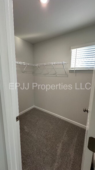 Building Photo - 141 Randwick Ln