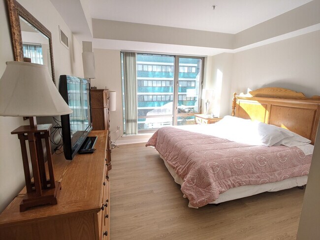 Building Photo - 5 Emerson Pl