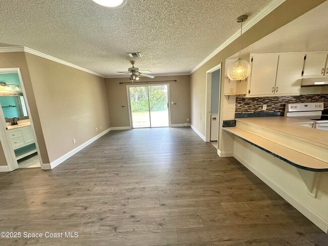 Building Photo - 350 Vesta Cir