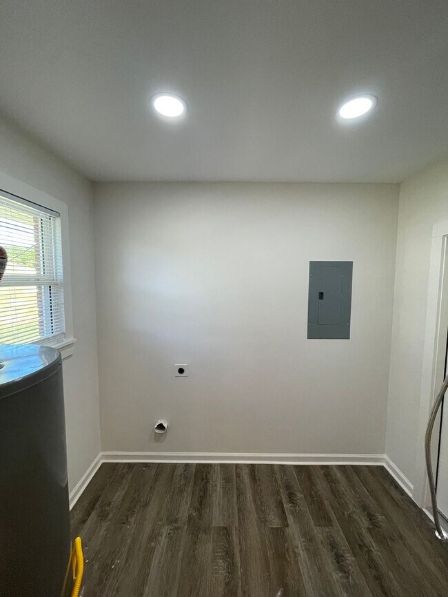 Building Photo - Completely remodeled 3/2 House- $2,150