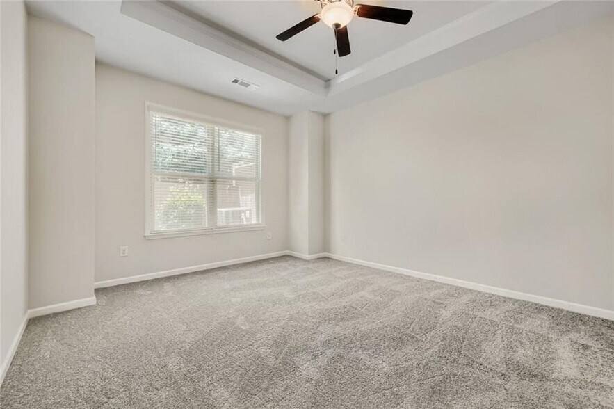 Building Photo - 2444 Norwood Dr SE