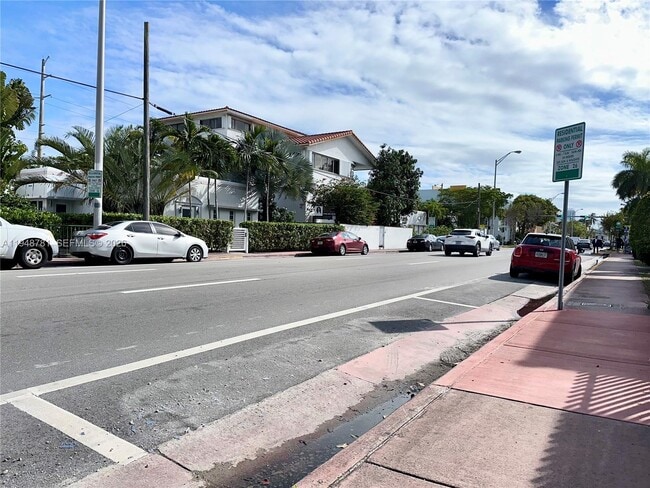 Building Photo - 8132 Harding Ave