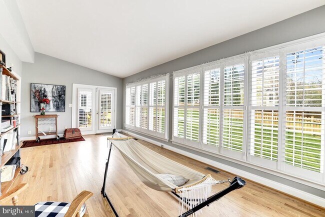 Building Photo - 2945 Oakton Knoll Ct