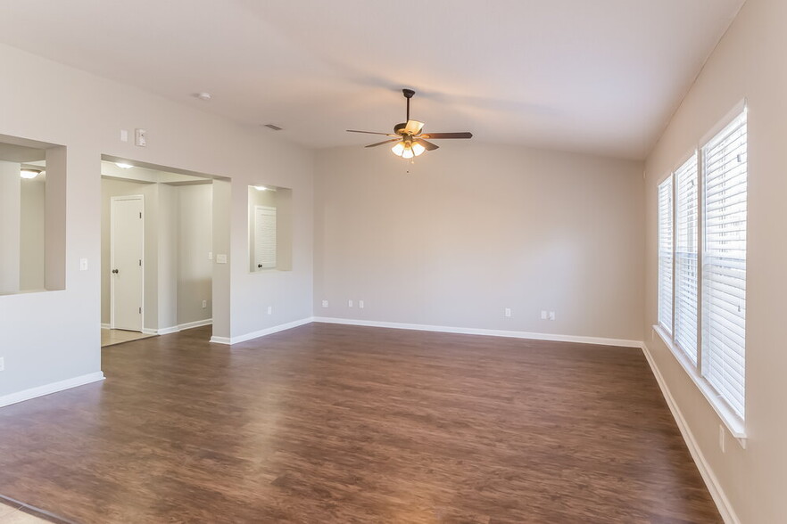 Building Photo - 2285 Brian Lakes Dr E