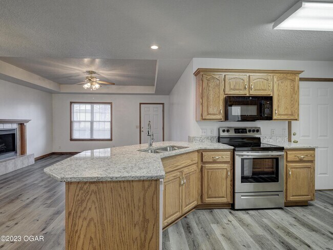 Building Photo - 3122 S Tyler Ave