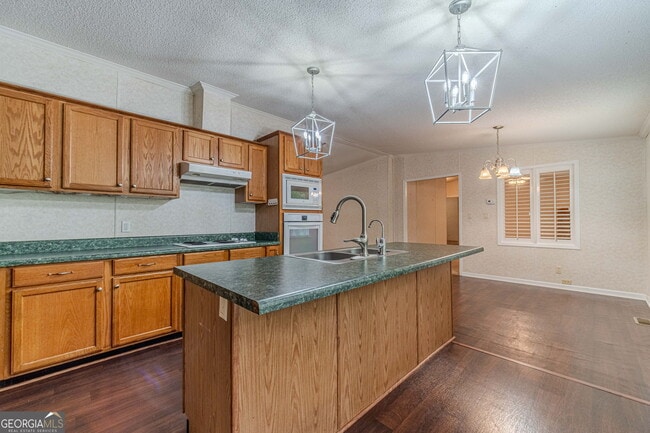 Building Photo - 246 Kings Ridge Dr
