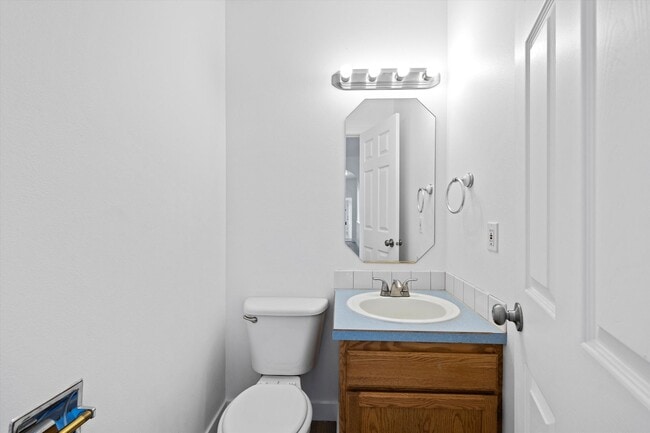 Building Photo - Beautiful 3-Bedroom, 3-Bath Home with a Huge Yard and Ample Parking