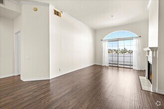 Building Photo - Top-Floor Condo in the Heart of Sherman Oaks