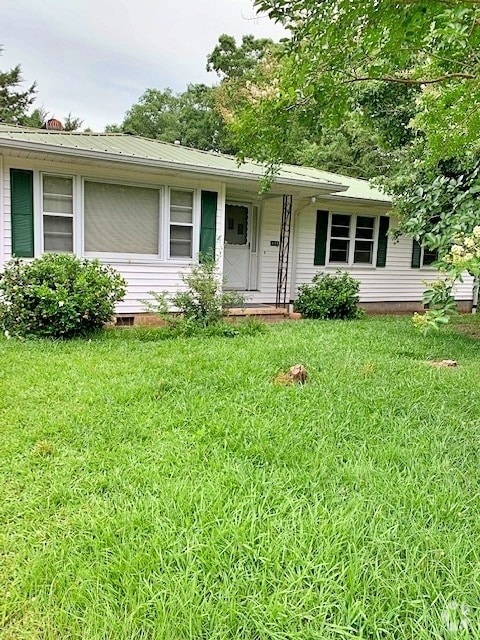 Building Photo - Quaint Country Cottage on Main Street