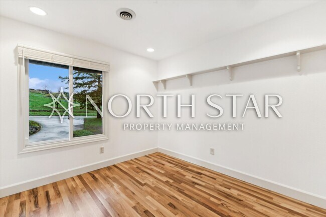 Building Photo - Escape to the Country, Spacious Contemporary in Wilsonville with Shop