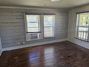 Building Photo - 5118 Pine Ave