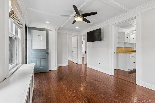 Building Photo - 424 Main St