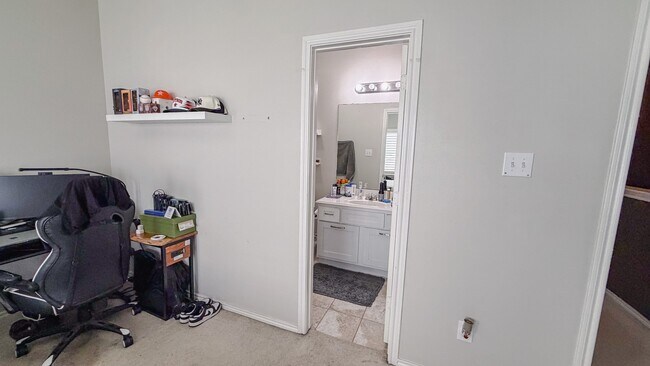 Building Photo - 1909 Kemah Village Dr