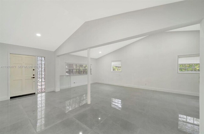 Building Photo - 840 NE 182nd St