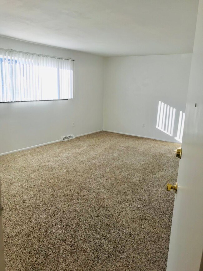 Building Photo - 8886-8888 N Lowell Blvd (DUPLEX)