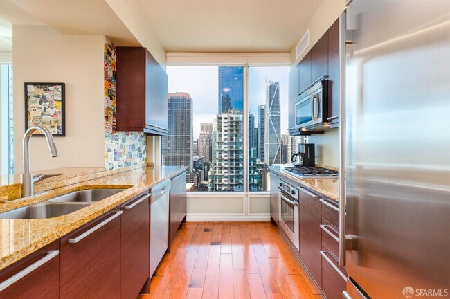 Building Photo - 425 1st St