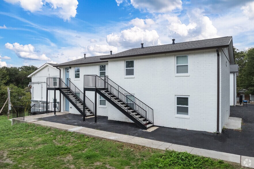 Primary Photo - Beautifully Remodeled 2 Bedroom Apartment