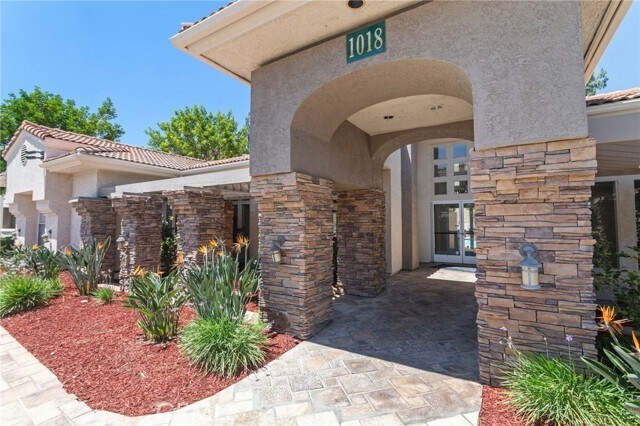 Building Photo - 1005 Vista Del Cerro Dr