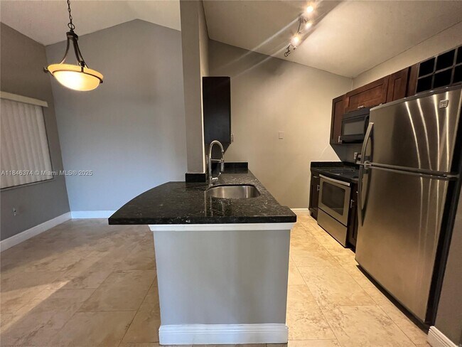 Building Photo - 2820 N Oakland Forest Dr