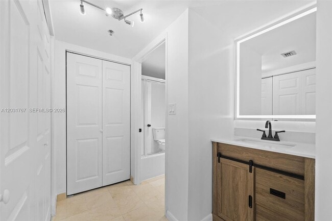 Building Photo - 20505 E Country Club Dr