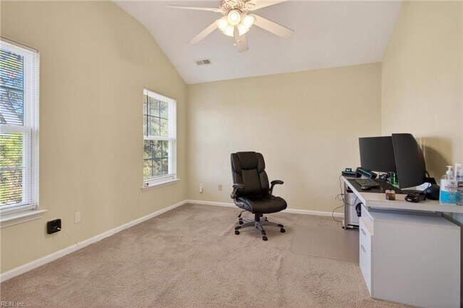 Building Photo - Immaculate Townhome in Camellia Gardens!