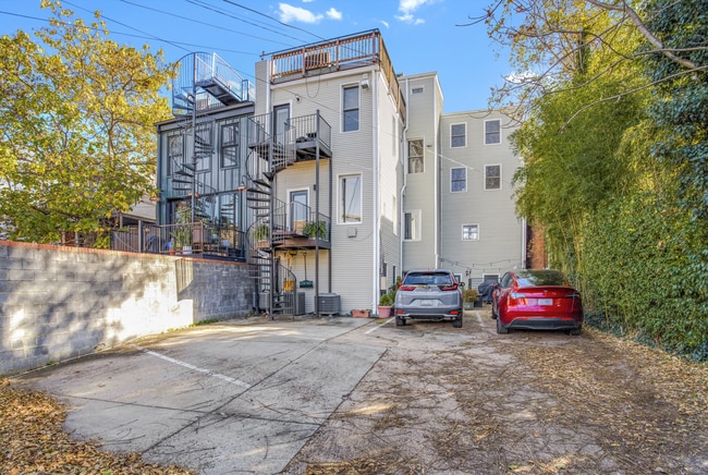 Building Photo - Available Now! Updated 2 Bedroom 2 1/2 Bathroom Condo! Parking Included!