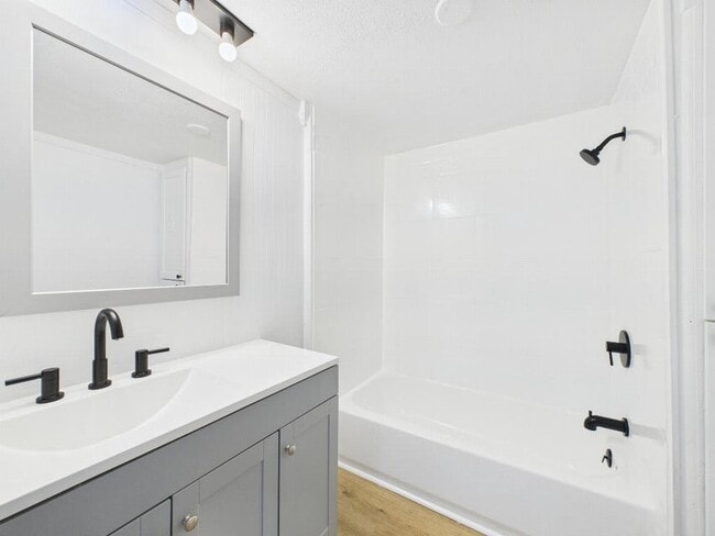 Building Photo - 412 Church St