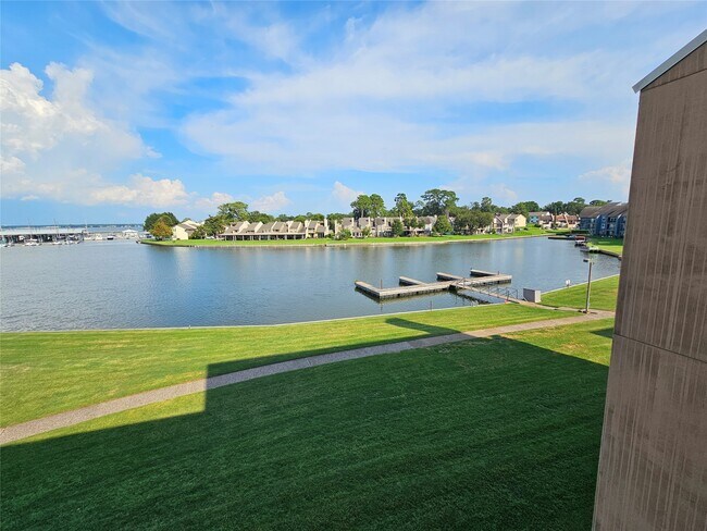 Building Photo - 12600 Melville Dr