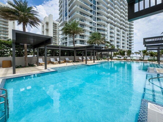 Building Photo - 3100 N Ocean Dr