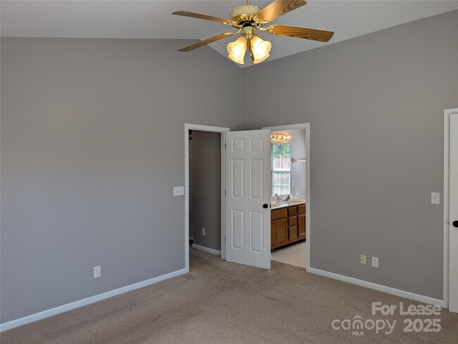 Building Photo - 160 Stone Ridge Ln