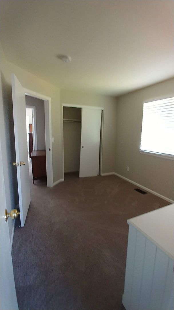 Building Photo - Beautiful 3 Bedroom Home Available in Sept...