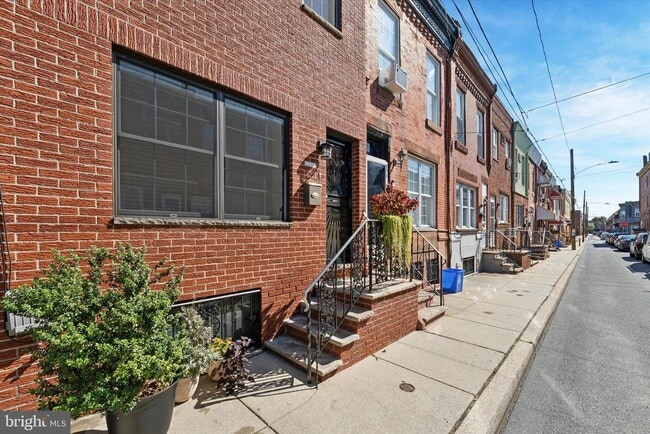 Building Photo - 2423 S Bancroft St