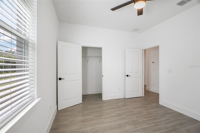 Building Photo - 24389 SW Kingsway Cir