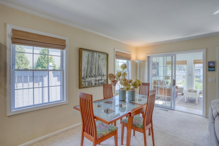 Dining Space - 320 Blue Heron Dr