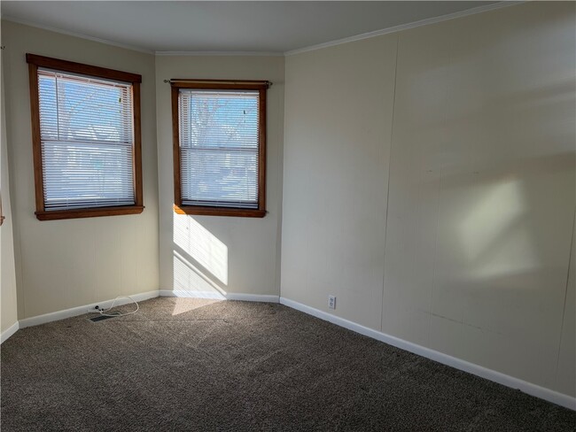 Building Photo - 35 W Hazel St