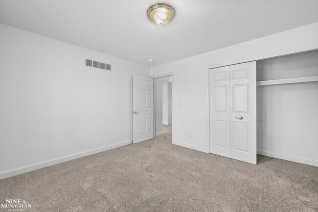 Building Photo - 904 Trombley Rd