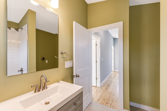 Building Photo - Newly Built Two-Story Home in North Asheville