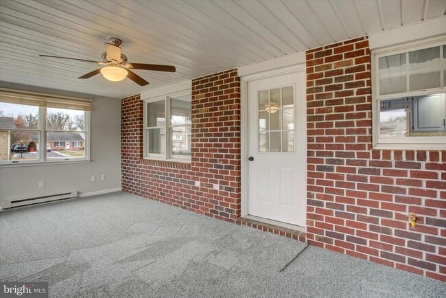 Building Photo - 2367 McCleary Dr