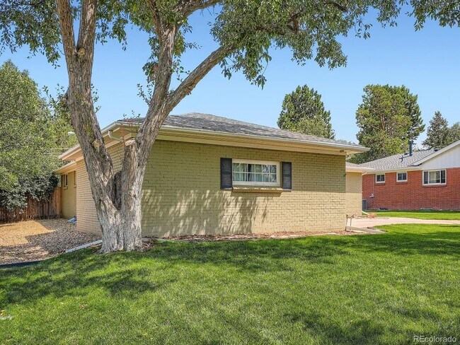 Building Photo - Impeccable brick ranch home for rent