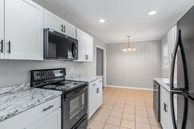Building Photo - Updated Home with Hardwood Floors, LR & De...