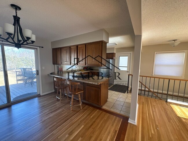 Building Photo - Recently Renovated 3 Bedroom Home!