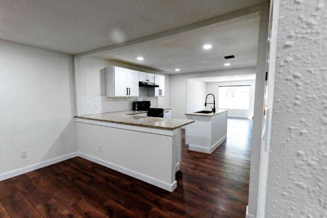 Building Photo - 146 Leroux St