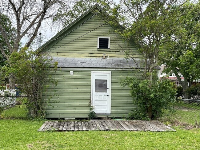 Building Photo - 207 S 1st St