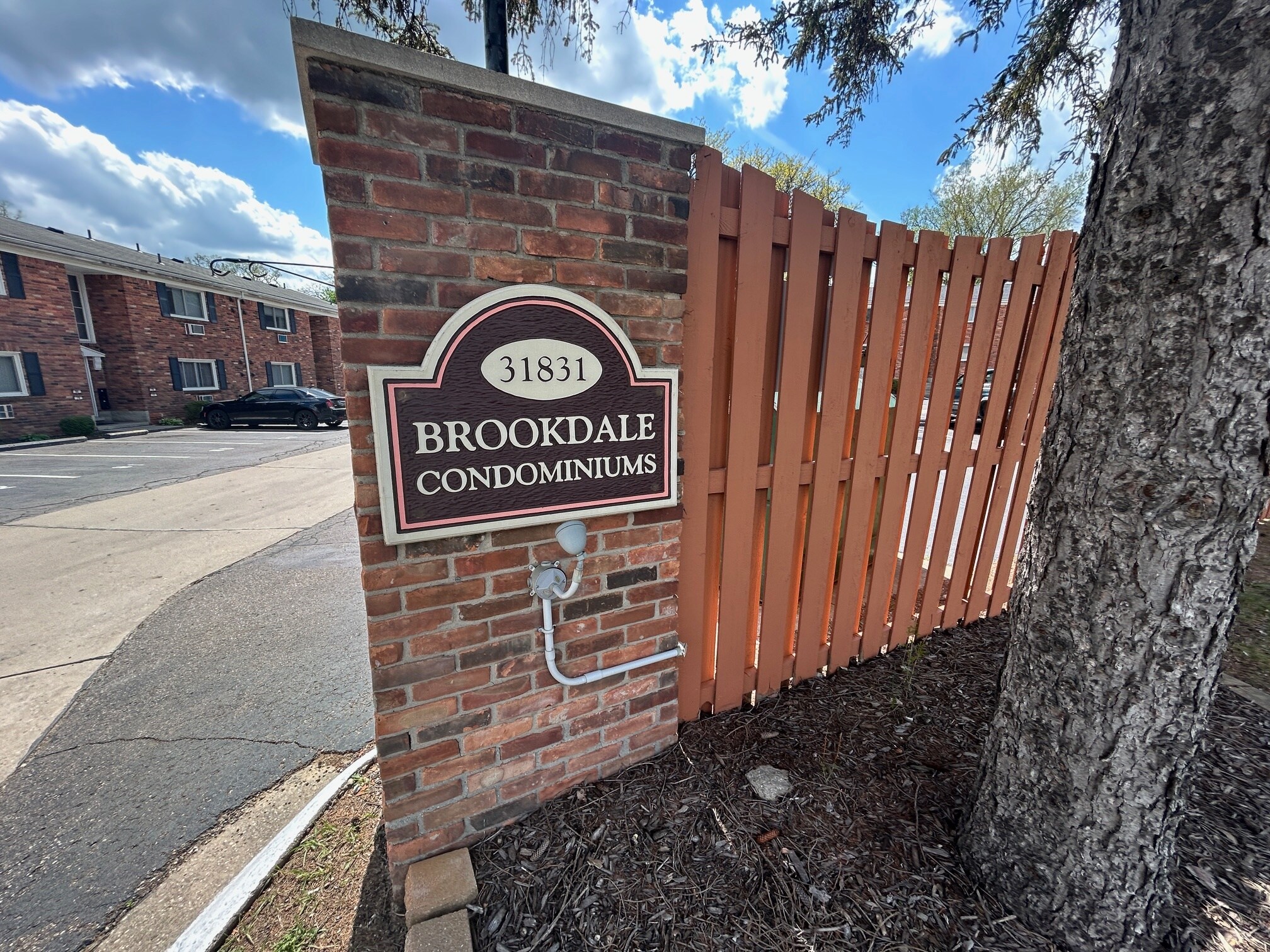 Building Photo - 31831 Grand River Ave