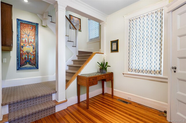 Building Photo - 5 Gerlach Pl