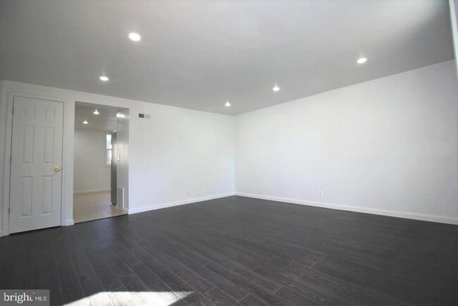 Building Photo - 523 Carlsbad Ct