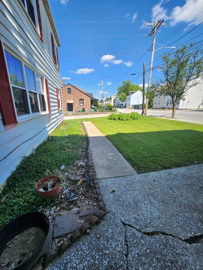 Building Photo - 1221 E Philadelphia St