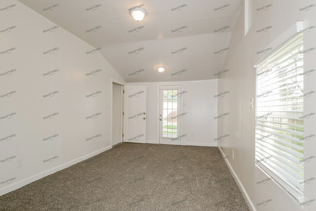 Building Photo - 30 Highland Dr