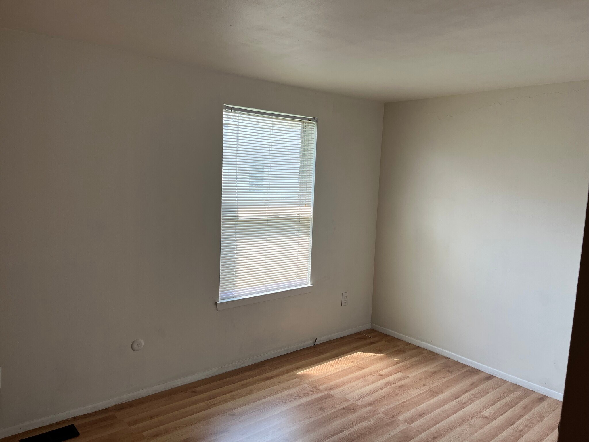 Building Photo - 21659 Hidden Rivers Dr N