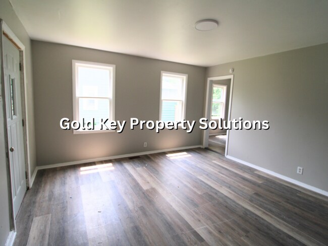 Building Photo - MUNCIE Updated 2 BR 1 BA House with New Kitchen Appliances (SECTION 8 APPROVED)